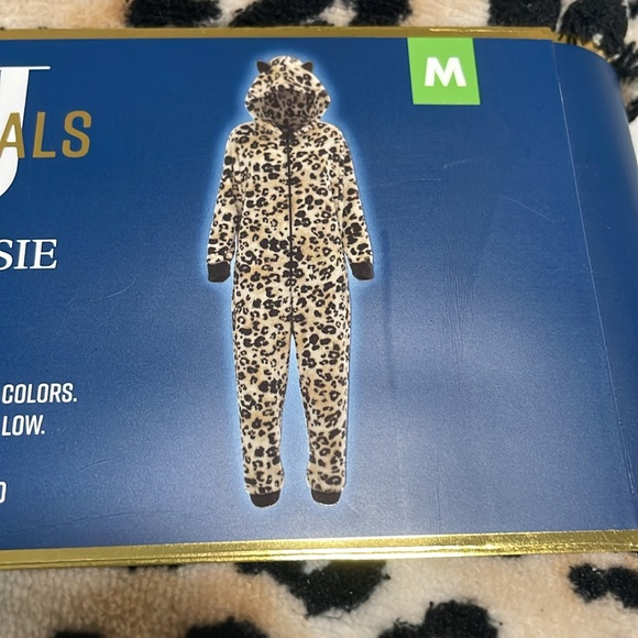 PJ Essentials leopard cat hooded onesie nwt pajamas lounging outfit - Picture 3 of 6